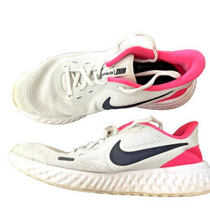 Nike Revolution 5 Running Sneakers Girls Size 5Y Dust Hyper Pink BQ5671-010